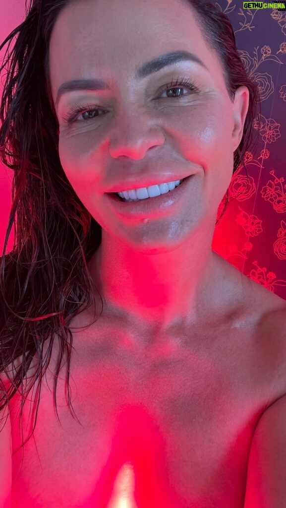 Candice Michelle Instagram - God give us all a light in our hearts. LET IT SHINE! I had to post this before something egoic wanted to keep me from not posting like I have no make up on, I’m not a singer, someone may judges me. No way is anyone gonna dim my light! Shine ✨ on Champs! #Biocharger #houseofhealing #emotionalalignmentcoach