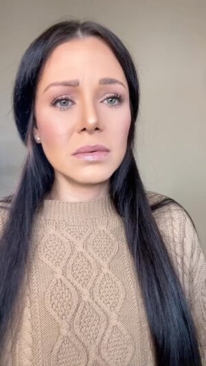 Candy Montesinos Instagram - POV: Por todos los medios quieres retener una amistad, que ya no te aporta, solo porque son amigas de toda la vida! Consejo de @sanarconpalabras #acting #actuación #actriz #actress #retodeactuación #actúaconcandy  #candymontesinos #actrizvenezolana #netflixenespañol  #actuaresnoactuar #toactisnottoact #pov #retencióndeamigos