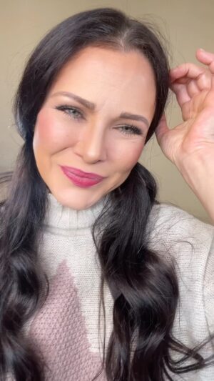 Candy Montesinos Instagram - POV: Visitas a tu amiga que tienes tiempo que no ves y su hija pequeña, está más grandecita y habladora 🙄😂 Escena original, de la serie: “Sobreviví”  #acting #actuación #actriz #actress #retodeactuación #actúaconcandy  #candymontesinos #actrizvenezolana #netflixenespañol  #actuaresnoactuar #toactisnottoact #pov #humor #comedia #sobreviví #risas