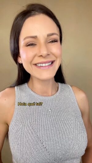 Candy Montesinos Instagram - POV: Vas a un restaurante con tu hij@ y te encuentras con que tienen dos opciones de menús para niños 🤭😜 #acting actuación #actriz #actress #retodeactuación #actúaconcandy #actrizvenezolana #netflixenespañol #humor #comedia #anécdota #hostelería #camarera #actuaresnoactuar #toactisnottoact