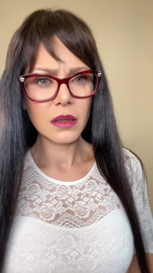 Candy Montesinos Instagram - SI NO TE INVITARON, NO VAYAS! Los amigos, también rompen el corazón 💔 #acting #actuación #actriz #actress #retodeactuación #actúaconcandy  #candymontesinos #actrizvenezolana #netflixenespañol  #actuaresnoactuar #toactisnottoact #pov #sinoteinvitaronnovayas