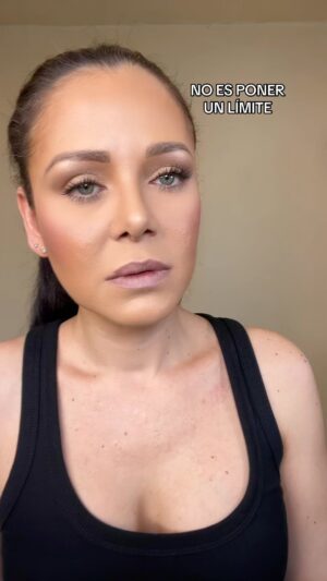 Candy Montesinos Instagram - No es lo que dices, sino, cómo lo dices… Créditos: @shulamitgraber #acting #actuación #actriz #actress #retodeactuación #actúaconcandy  #candymontesinos #actrizvenezolana #netflixenespañol  #actuaresnoactuar #toactisnottoact #pov