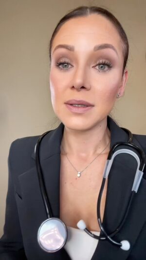 Candy Montesinos Instagram - POV: Vas al odontólogo a una simple revisión, pero te diagnostican un problema dental y haces hasta lo imposible, para reducir los costes de la intervención que deben hacerte! Eres una mujer ahorrativa 🫠 NOTA: Caso de la vida real.  #acting #actuación #actriz #actress #retodeactuación #actúaconcandy  #candymontesinos #actrizvenezolana #netflixenespañol  #actuaresnoactuar #toactisnottoact #pov #mujertacaña #odontología