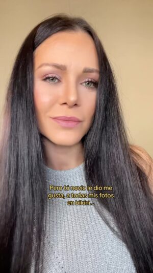Candy Montesinos Instagram - Cómo defenderte de esa amiga que se cree el centro del Universo…  #acting #actuación #actriz #actress #retodeactuación #actúaconcandy  #candymontesinos #actrizvenezolana #netflixenespañol  #actuaresnoactuar #toactisnottoact #pov #amigatóxica