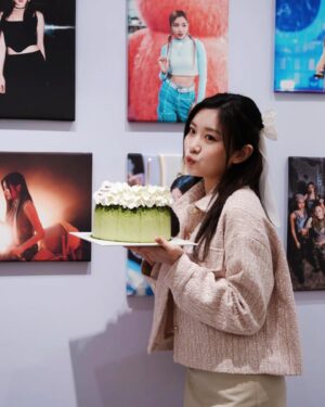Candy Wong Ka Ching Instagram - Officially 20 1 🎂
Thanks for all the blessings❤️✨
-
生日最開心係可以食我bookmark 咗好耐嘅蛋糕ssssss🤪