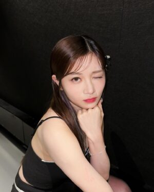Candy Wong Ka Ching Instagram - （大家請放心… 相信呢個時間我應該係進入夢鄉）
這只是一個scheduled post 😛
原諒我沒有排版的概念
經過三日演唱會 再緊接一個考試
還未有時間揀演唱會的照片
但想記錄一下今日個look🖤✨

感激 @janicew_mua 將我化到好精神😚🫶🏻
再幫我影相 hehe~~