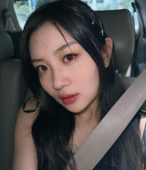 Candy Wong Ka Ching Instagram - Random update~%*🗓️—黑髮前後💇🏻‍♀️
 
Pic 1&2 : @_marifemarife_