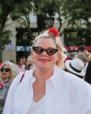 Capicua Instagram - A @ruteleonardo.photographer apanhou-me feliz feliz feliz na Avenida da Liberdade ❤️
Foi mesmo bonita a festa pá!!!
💃🥲✊️
"Somos muitos muitos mil para continuar Abril!" 🫀