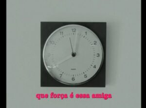 Capicua Instagram - Este ano celebramos os 50 anos da Revolução dos Cravos. 
O 25 de Abril foi providencial para a libertação das mulheres no nosso país e, nestas cinco décadas de democracia, concretizámos enormes conquistas no que diz respeito à igualdade de género. 
Muito mudou em Portugal em termos de liberdades, direitos consagrados, escolarização, presença no mercado de trabalho e independência financeira das mulheres.  

Há que celebrar o caminho feito, mas importa relembrar que nunca podemos dar essas conquistas como garantidas (!!!) e que temos ainda muito a fazer para que a igualdade seja plena e para todas. (Sobretudo dentro de casa).

#queforçaéessaamiga
LYRIC VIDEO JÁ NO YOUTUBE 💜❤️
LINK NOS DESTAQUES 💜❤️