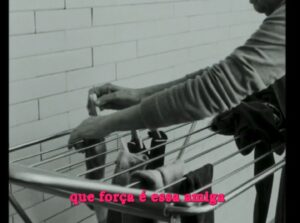 Capicua Instagram - Este ano celebramos os 50 anos da Revolução dos Cravos. 
O 25 de Abril foi providencial para a libertação das mulheres no nosso país e, nestas cinco décadas de democracia, concretizámos enormes conquistas no que diz respeito à igualdade de género. 
Muito mudou em Portugal em termos de liberdades, direitos consagrados, escolarização, presença no mercado de trabalho e independência financeira das mulheres.  

Há que celebrar o caminho feito, mas importa relembrar que nunca podemos dar essas conquistas como garantidas (!!!) e que temos ainda muito a fazer para que a igualdade seja plena e para todas. (Sobretudo dentro de casa).

#queforçaéessaamiga
LYRIC VIDEO JÁ NO YOUTUBE 💜❤️
LINK NOS DESTAQUES 💜❤️