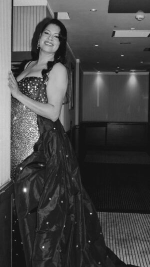 Cara Jade Myers Instagram - This is still one of my favorite looks ever 🖤🤍🖤🤍

#repost • @andrewdylanhair 

C A R A x Killers of the Flower Moon Premiere 
Cannes, France 🇫🇷 2023

Hair: @andrewdylanhair 
Makeup: @kateglanfieldmakeup
Stylist: @kevinmichaelericson
Tailoring: @nathandavidadams
Venue: @festivaldecannes 
Dress: @jeanlouissabaji
PR: @personapr
Photographer: @pixielevinson 
BTS: @laronimo 
Weather: 1,000° 
Humidity: 100%
Heels: Breaking 
Left strap: Broken then sewn on by @jasonrembert 🙏🏼🙏🏼
Experience: Unforgettably amazing ♥️♥️♥️

#cannesfilmfestival #cannes #hairstylist #carajademyers #kotfm #oldhollywoodglamour  #moviestar #drama #kateglanfieldmakeup #festivaldecannes #jeanlouissabaji #nativeamerican #nativeactress #indigenous #sparkle