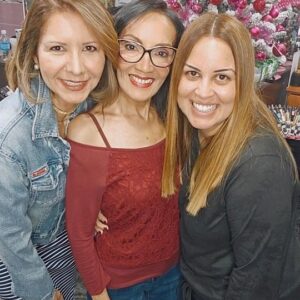 Caridad Canelón Instagram - Listas para el estreno de Esperando al Italiano, divertida obra que se estrenará mañana 17 de noviembre en el Trasnocho Cultural, ¡no te la pierdas!. 
Como siempre divirtiéndonos junto a nuestras queridas y admiradas @caric7 y @pattyoliveros 💃🏻💃🏻💃🏻🎤🎤🎶🎶

#ArtistasVenezolanas #ArtistasVenezuela #Peluquería #Promociones #ArtistasVzla #Caracas #Macaracuay
