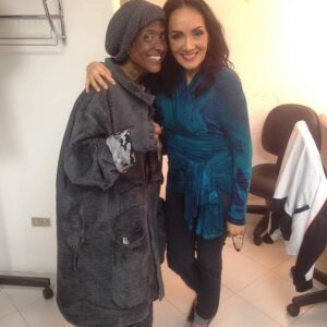 Caridad Canelón Instagram - Hoy Facebook me recordó este #tbt de hace 4 años. Foto con mi querida y admirada @gladyssecoactriz.

Ella es Gladys Seco! Excelente profesional, con una extensa y maravillosa carrera como actriz y productora en teatro y también Gerente  de Programación en el Teatro César Rengifo en Petare... A Gladys le agradezco mucho de lo aprendido en esta pasión que es el teatro y sobre todo le agradezco su amistad! En esta foto ella está caracterizada con el personaje Roberta que generosamente aceptó interpretar y compartir conmigo, en la obra CHAMACO de Abel Gonzalez Melo, en el Teatro Trasnocho. 
Ayer terminó su excelente trabajo en @ChamacoVenezuela con mucho éxito! Bravoooo!!! 
Gracias infinitas querida @gladyssecoactriz #pasionporelteatro #teatro  #teatroenvenezuela