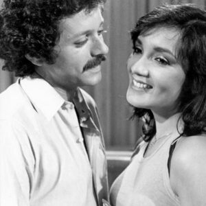 Caridad Canelón Instagram - Cuántos recuerdos hermosos me trae esta imagen!!! 
Aquí con "mi vido" amado, @orlandourdanetaofficial 

Cuando nos hicieron esta foto, no sabíamos que seríamos la pareja protagónica de la telenovela,"Elizabeth" de Pilar Romero en @rctv 
Ese día nos hicieron pruebas de video y fotos, para ver si nos veíamos bien en pantalla y creíble como pareja! Unos meses después, nos convertimos en los protagonistas de la que ha sido, una de las telenovelas más exitosas de la televisión venezolana. 

#tbt #parejadetelenovela
#mividoymiciela #telenovelaelizabeth #RCTV