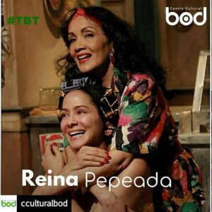 Caridad Canelón Instagram - Me encantó hecer esta obra! Gracias por el recuerdo! 
Reposted from @cculturalbod #TBT... Román Chalbaud (@rchalbaud) estrenó su #ReinaPepeada en 1997, con Elba Escobar (@elbaescobar), #YanisChimaras, #OrlandoUrdaneta y #AuraRivas como los encargados de materializar su historia. En aquel entonces salió de cartelera con sold out continuo.

Veinte años después, Reina Pepeada regresó a las tablas bajo la dirección de Jorge Souki (@jorgesouki) y con las actuaciones de Norkys Batista (@norkys_batista), Caridad Canelón(@caric7), Aroldo Betancourt (@betancourtaroldo), Oswaldo Maccio (@maccioo), Eulices Alvarado @elgato.eu  Djamil Jassir (@djamil2014), y Carlos Sánchez Torrealba (@carlos_sanchez_torrealba). Los aplausos no se hicieron esperar desde los distintos escenariosen los que se presentó. El Centro Cultural BOD fue uno de ellos. 

En esta historia, Reina Pepeada es el nombre de la arepera en la que Reina, su propietaria, vive su drama. En ese local, ubicado cerca del Congreso Nacional, Reina lidia con los hombres de su vida: antiguos amantes, estafadores, la carga de un hijo delincuente y un mesonero que es su empleado de confianza. Al final, la historia de Reina es la historia de un país que se parece mucho a ella: lucha con sus problemas y se maneja con la esperanza de cambiar para mejor.
__
TBT: son las siglas de throwback thursday o, en castellano, "jueves de volver al pasado". Dentro de esta categoría publicamos fotografías y videos que evocan eventos o situaciones especiales que es grato rememorar.
__
#ReinaPepeada  
#CentroCulturalBOD
#UnCaminoHechoParaSeguirCaminando
#Teatro #ActoresVenezolanos
#Cultura #HacemosCultura - #regrann