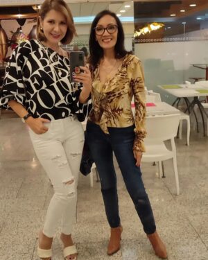 Caridad Canelón Instagram - Aquí con mi sis @pattyoliveros en el @trasnochocult para ver a mi querida @maria.tellis en "Clarissa" de @carlosbeautor 
Quedan sólo 2 funciones. Sábado 28 y Domingo 29 en el @espacio.plural