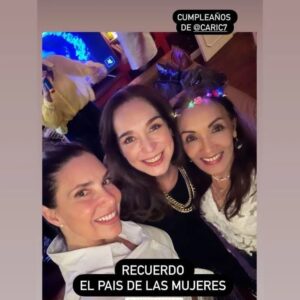 Caridad Canelón Instagram - Aquí con mis queridas amigas @nohelyarteaga y @anakarinamanco 
Dos de las 5 amadas sobrinas de la "tía Arcadia", hermoso personaje que tuve el regalo de interpretar, en la extraordinaria telenovela "El País de las Mujeres" escrita por mi querido @leonardopadron 

¡Les cuento que fue muy bonito volver a ver a Anakarina y recordar tantos buenos momentos compartidos, desde que trabajamos juntas por primera vez, precisamente en esta telenovela! 

La recuerdan verdad?
Recuerdan los nombres de los personajes que interpretaron?

Los leo....