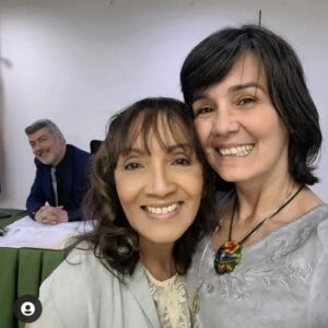 Caridad Canelón Instagram - Aquí feliz con mis queridos @soymariale  @antoniodelli y @martinhahn_1 (2da foto) agradecida por su invitación a participar como actriz invitada en el seriado @viviryconvivirvenezuela con el personaje "Cristina".

Vivir y Convivir 
Escrito y dirigido por Martín Hahn

Elenco: @soymariale @stephycardone @igualitaquetu 
@igualitoquetu @gala_antonieta 
@claudiamercedesrojas @grecia.augusta 

Producción: @marcogodoy6 

Equipo Técnico:
@canuto07
@soybetolo
@soymariamolina
@zahensa
@alex.mujica
@gorettivc
@debbieblanco_oficial

Dirección de arte:
Carlos Medina
#actriz #actor #viviryconvivirvenezuela
#backtowork