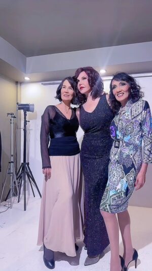 Caridad Canelón Instagram - Lo que se viene 🔥🔥🔥

3 amigas y una maravillosa historia jijiji 💜💜💜

Con @caric7 @soymariale y esta humilde servidora @hildaabrahamzoficial ✨✨✨

Pronto… muy pronto… ✨✨✨

#HildaAbrahamz #CaridadCanelon #MarialeMartin