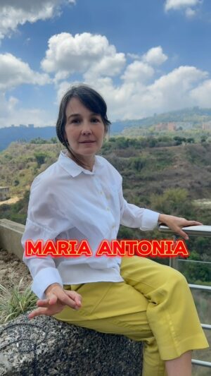 Caridad Canelón Instagram - Será que el italiano llegará a nuestra función de Valencia este 18 de Mayo en el @csiv.valencia ??? 

Uds que opinan llega o no llega el italiano? 

Vamos a esperar juntos al italiano, acompáñennos les aseguro que se divertirán 🤣😂😂🤣

Quedan muy pocas entradas ya!!! Así que corre a comprar la tuya y no te pierdas esta maravillosa de teatro que es un canto a la amistad ✨

Entradas en el @csiv.valencia y en las oficinas de @egreamigosuc ✨