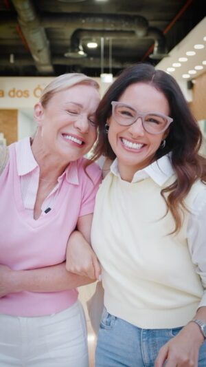 Carla Andrino Instagram - Na nossa família olhamos uns pelos outros…
Fábrica dos Óculos Original da nossa familia para a tua!
🙌🏻

#fabricadosoculosoriginal
#optica
#optometrista