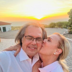 Carla Andrino Instagram - Obrigada, Santo António, por, há 41 anos, me teres apresentado o Amor da Minha VIDA ❤️ #grataavida #quesorteanossa #semfiltros #semmaquilhagem
