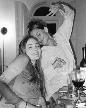 Carla Campra Instagram - Felices 24
❤️🔙❤️