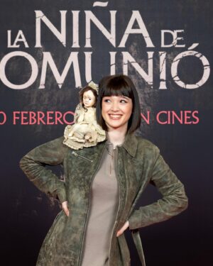 Carla Campra Instagram - La niña está cerca…
10 de Febrero en cines🖤
#LaNiñaDeLaComunión ☠️
