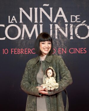 Carla Campra Instagram - La niña está cerca…
10 de Febrero en cines🖤
#LaNiñaDeLaComunión ☠️
