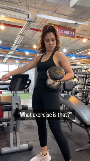 Carla Dunareanu Instagram - Not as easy as it looks, this exercise takes practice and focus. 

3 key components that are vital :

1. You must firmly support with your left arm a child that likes to move (the side is up to you but I suggest you workout both for greater dexterity). This is great for your balance and core. 
2. You must multi-task so as to ensure the food does not burn and the child does not fall.
3. You must angle your body such that you create ample distance between the fire and your child. Failure to do so will result in an argument with your partner. 

Next time you are home-alone with your child but are also required to keep everyone alive with home-cooked food, give this workout a try. Or don’t. Just order in. 

Tag your parent friends who need this in their gym rotation. 💪🏻

#momsofinstagram #momworkout