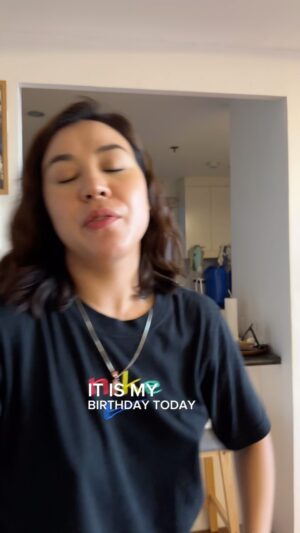 Carla Dunareanu Instagram - Part 1/2 

It’s my birthday! 

#honestmum