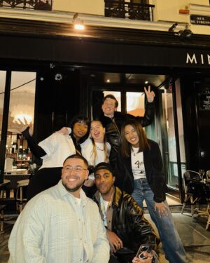 Carla Hugon Instagram - RELEASE PARTY PART 2 💘📸 (après je vous jure c’est fini)

Merci à tous mes amis et ma famille d’être venus célébrer ce jour si important pour moi 🫶🏻« À cœur ouvert » mon premier EP est dispo partout alors allez streamer et dites moi vos prefs !!! 🔥

@studio_paillette 
@ateliercastaparis