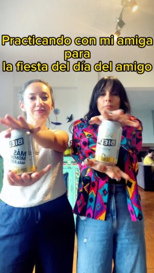 Carla Yépez Caicedo Instagram - El día del amigo va a estar increíble 😍
¿Qué canciones recomendarían a @bielaec para la fiesta? #MásMomentosMásAmigos