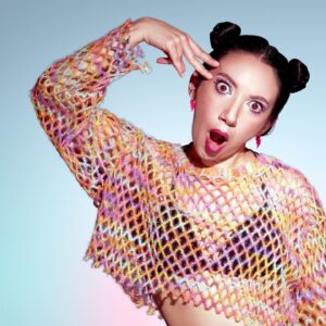 Carla Yépez Caicedo Instagram - 🦄 🍭🌈
📸: @rafaelperaltastudio 
💄: @natypromakeup