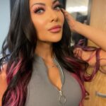 Carla Harvey Instagram - I've had fun being PINK this tour💓 My show day go-tos have been this pink shadow by @juviasplace (candy shop palette), pink lips by @lauramercier (Ophelie) and @narsissist foundation in Barcelona. My pink hair is by @lushproextensions installed by @hairvibesbypatricia. So...should i stay pink or try something new?