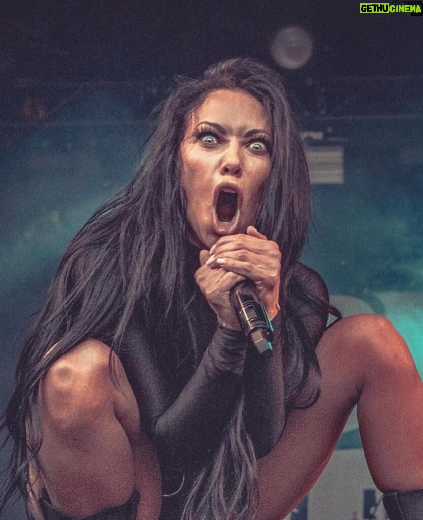 Carla Harvey Instagram - What was i screaming about?! Wrong answers only 🤬😂 It's day three of our tour (HI CHARLOTTE!) with #mudvayne photo by @jantryggphoto 7/25 BRISTOW, VA 7/26 SCRANTON, PA 7/28 WANTAGH, NY 7/29 CAMDEN, NJ 7/30 MANSFIELD, MA 8/01 SYRACUSE, NY 8/02 BURGETTSTOWN, PA 8/04 CUYAHOGA FALLS, OH 8/08 NOBLESVILLE, IN 8/09 PEORIA, IL 8/12 DALLAS, TX 8/13 THE WOODLANDS, TX 8/15 ALBUQUERQUE, NM 8|16 PHOENIX, AZ 8/17 IRVINE, CA 8/19 CONCORD, CA 8/20 RENO, NV 8|22 AUBURN, WA 8/23 RIDGEFIELD, WA 8/25 SALT LAKE CITY, UT 8|26 ENGLEWOOD, CO