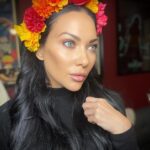 Carla Harvey Instagram - @a1313w made me a flower crown for Day of the Dead and now i'm the Queen of Autumn and you can't tell me any different 💁🏽‍♀️🦇