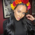Carla Harvey Instagram - @a1313w made me a flower crown for Day of the Dead and now i'm the Queen of Autumn and you can't tell me any different 💁🏽‍♀️🦇
