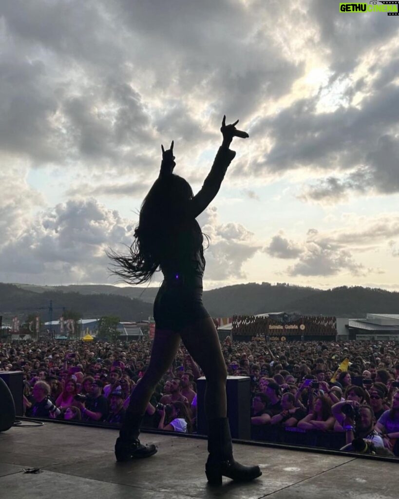 Carla Harvey Instagram - I love a good silhouette 😆one @butcherbabies show left on this European run...see you tonight at @tuskafestival in Helsinki ❤️#butcherbabies thanks for the photo @laia.mlloret