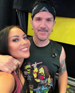 Carla Harvey Instagram - Our tour had a day off yesterday so i had the chance to fly to Dallas and see @charbenante play drums in front of a small crowd of 80K ❤️@panteraofficial and @metallica crushed it! I didn't take many pics or videos, i wanted to enjoy the moment but look at all those people! Happy for you my love❤️#pantera #metallica #whosaysmetalisdead