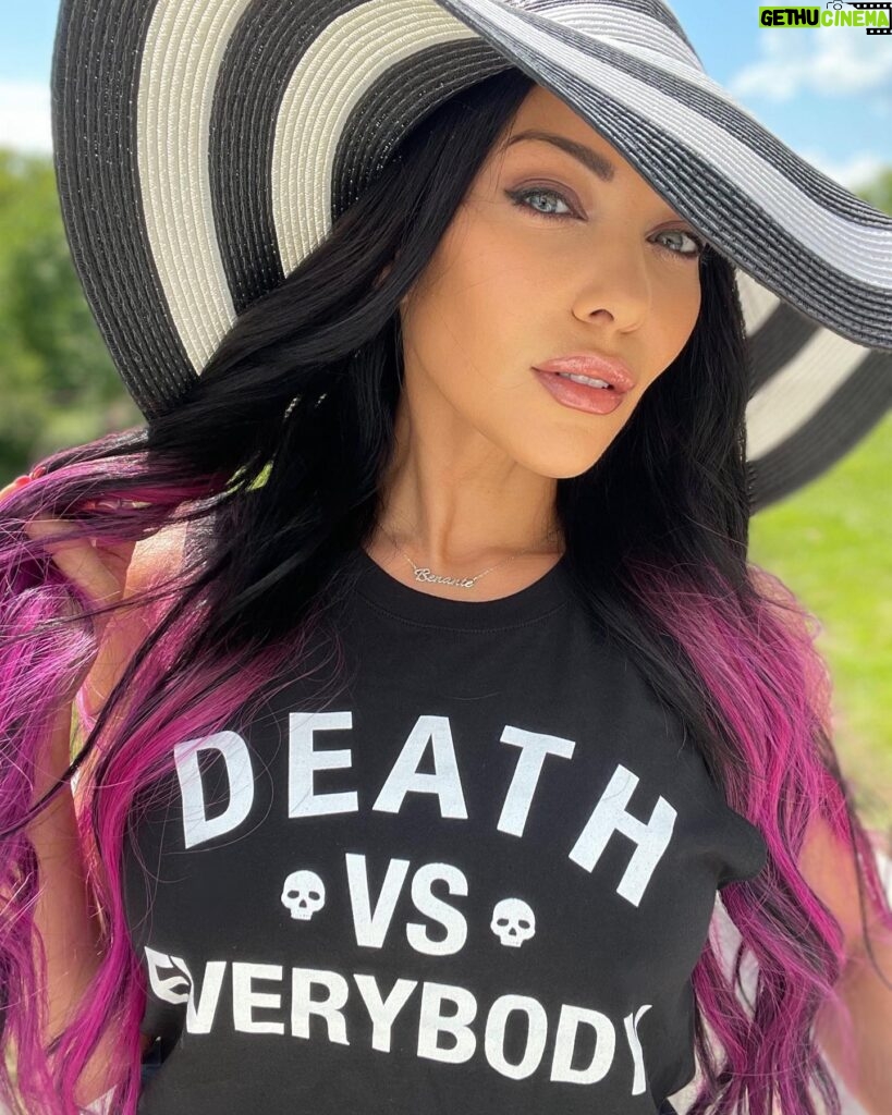 Carla Harvey Instagram - ☠️Summer goth mode engaged ☠️cool floppy doppy hat from @target EVEN COOLER muscle tank by me...grab a tshirt and some art from my site, link in bio and stories ❤️@prettygirlsdouglythings ❤️#carlaharveyart #prettygirlsdouglythings #deathvseverybody