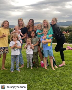 Carley Stenson Instagram - Pinched Sarah’s post didnt I? Ha 
Posted @withregram • @sarahjaynedunn This week 🥰
A trip to Ireland to see my gals, and all our babies got to play together for the first time, so special 🥹 Making memories 🩷

#makingmemories #thisweekoninstagram #thisweek #family #friends #ireland #kids #friendsarefamily #oldschool #bffgoals