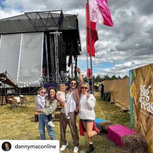 Carley Stenson Instagram - Wow @thebigfeastival you  sure know how to throw a party! A BIG HUGE FAMILY FUN FILLED PARTY!!
Thankyou x were all so happy x eeek got to see @otimabuse and @mariusiepure too ❤️❤️❤️❤️with our gorgeous @jenniferanne_10 and Layla #cousins