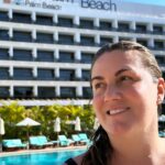 Carlota Corredera Instagram - Carrusel de Navidades felices en @seasidepalmbeach ☀️🎄 1. Sirena desde 1974 2. Playa en diciembre 3. Beso piscinero 4. Nochebuena en deportivas 5. Atardecer desde mi habitación 6. Splash 7. Burbujas en el spa de agua salada 8. Nadar=felicidad 9. Relax máximo 10. Verano en Navidad @villarrazomadrid #seasidecollection #seasidemoments #seasidepalmbeach