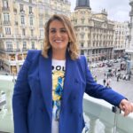 Carlota Corredera Instagram - Trastienda de la grabación del dilema de #lacenadelosidiotés @hora25ser 💙 ¿Ya habéis visto el episodio? 😊 Blazer y camiseta by @marina.rinaldi Maquipelu @cristina_salas_ Localización @hotelmonteramadrid Pendientes @diecisietecosas_shop