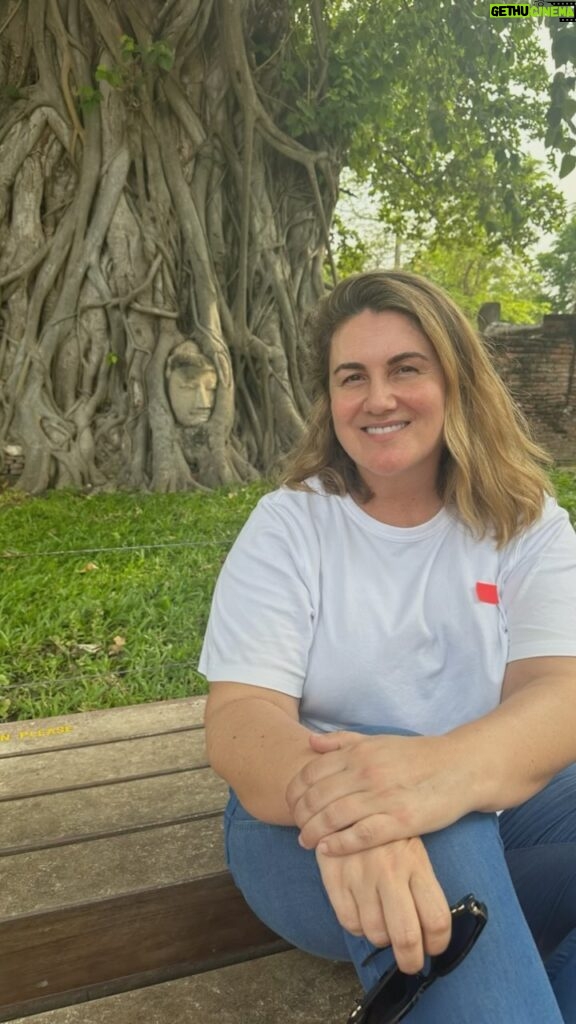 Carlota Corredera Instagram - Excursión a Ayutthaya, imprescindible 🙏🏻🔥 #tailandia #vacaciones #pho #templos #budismo