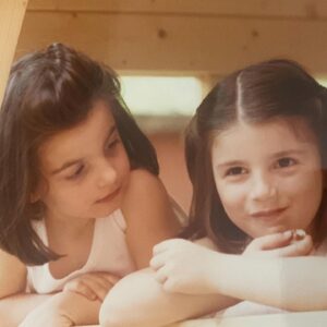 Carlotta Antonelli Instagram - Tanti Auguri Inès 
Agnese,seconda sorella ma percepita da tutti come la maggiore. Saggia,tenace,umile consigliera che ha capito tutto della vita ma vive come se non avesse capito un cazzo. Coraggiosa e affascinante. Migliore amica. Artista gigante. Ti auguro di stare al mondo sempre con questa tua vitalità che conserva la tua infanzia e il tuo sguardo di bambina e che ti tiene salda come una regina. 
La prendi la luna,salta solo ancora un po’. ❤️