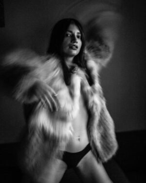 Carlotta Antonelli Instagram - My dark dance by @skino_ricci 🦇
#animalsfree