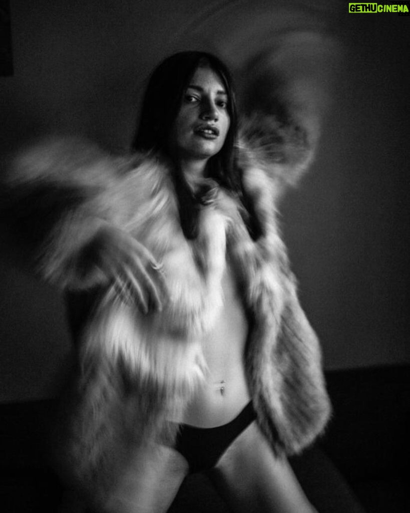 Carlotta Antonelli Instagram - My dark dance by @skino_ricci 🦇 #animalsfree