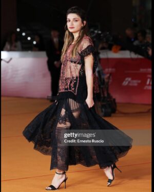 Carlotta Antonelli Instagram - Suburræterna 🖤 dal 14 Novembre in tutto il mondo su @netflixit 
@romacinemafest 

Nel cuore per sempre. Grazie a tutti. 

@netflixit 
@castiglionilaria 
@cattleya_produzione 

ai registi ✨
@cirodemilio 
@alessandrotonda 

A chi ha messo nero su bianco questo progetto incredibile ✨
@ezioabbate 
@fabrizio.bettelli 
@buizzacamilla 
@and_nobile 
@julesforgione 🤞🏻
@mrmarcosani 

ai miei guerrieri della notte 🥷🏻🖤
@giacomo.ferrara @fedesabatini @__giorgiaspinelli_ @marlon.joubert @alioshamassine @filippo.nigro @yayapuntoebasta @morris_sarra @gabriele.distadio @federigoceci 

al mio team meraviglioso @toplayagency 
@upgradeartist sempre con me ❤️

styled by 
@valentinailardi @alexsinato ✨ @dior del mio cuore 

Alle mani d’oro di  @nikipinna @silvia_massucci  @simonebelliagency ✨